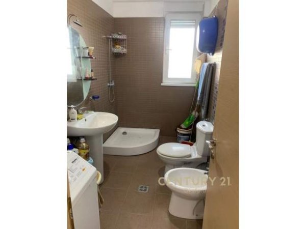 Tirane, jepet me qera apartament 1+1+BLK Kati 2, 82 m² 500 Euro (kompleksi magnet)