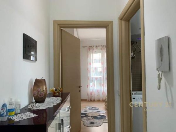 Tirane, jepet me qera apartament 1+1+BLK Kati 2, 82 m² 500 Euro (kompleksi magnet)