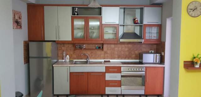 Tirane, jepet me qera apartament 1+1 Kati 4, 350 Euro