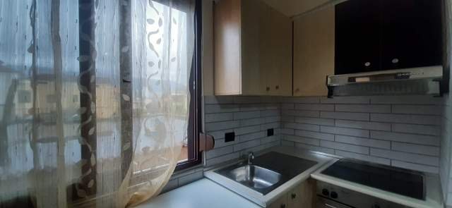 Tirane, jepet me qera apartament 1+1 Kati 2, 45 m² 300 Euro (gjon mili)