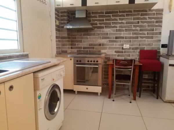 Tirane, jepet me qera apartament 1+1 Kati 1, 35 m² 230 Euro (Gjon Mili)