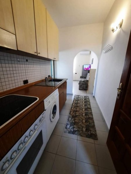 Tirane, jepet me qera apartament 1+1 Kati 1, 55 m² 330 Euro (Gjon Mili)