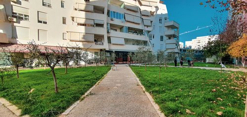 Tirane, shitet ambjent biznesi kompleksi "Kontakt" ish parku autobuzave Kati 0, 150 m² 215.000 Euro