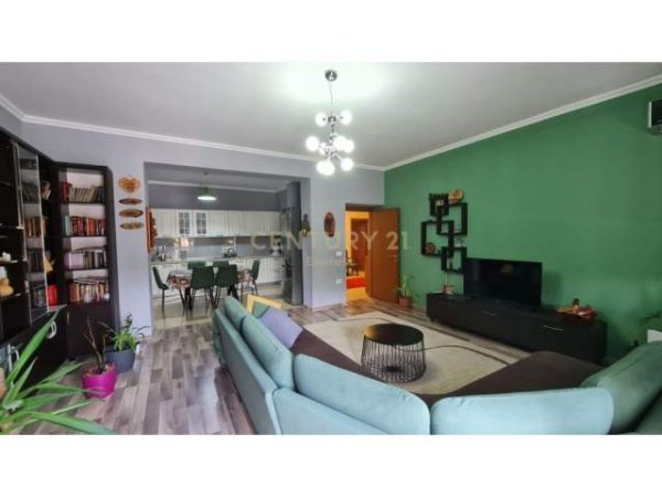 Tirane, shes apartament 3+1+BLK Kati 2, 160 m² 179.000 Euro (Gjimnazi Cajupi)