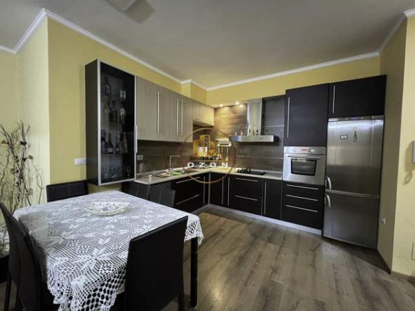 Tirane, jepet me qera apartament 2+1+BLK Kati 1, 100 m² 500 Euro (rruga shyqyri brari)