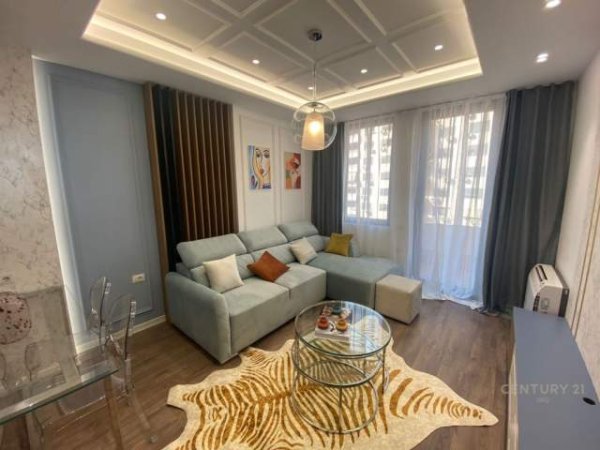 Tirane, jepet me qera apartament 1+1 Kati 3, 70 m² 650 Euro (rr e barrikadave)