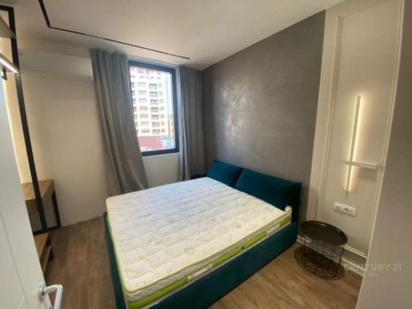 Tirane, jepet me qera apartament 1+1 Kati 3, 70 m² 650 Euro (rr e barrikadave)