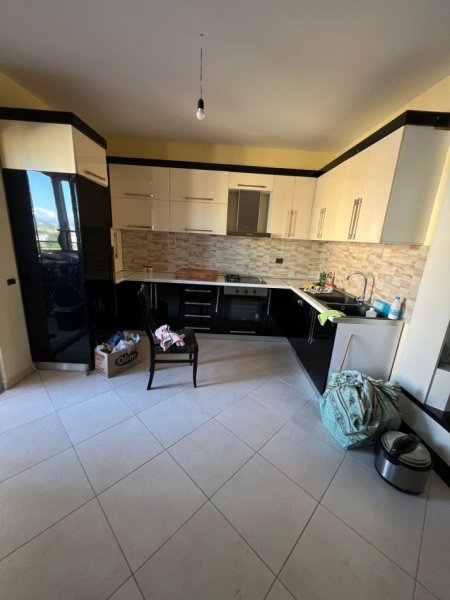 Durres, shitet apartament 2+1 Kati 5, (Lagja 13 plazh)