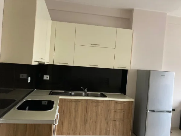 Tirane, jepet me qera apartament 2+1+Ballkon , 130 m² 500 € (Astir)