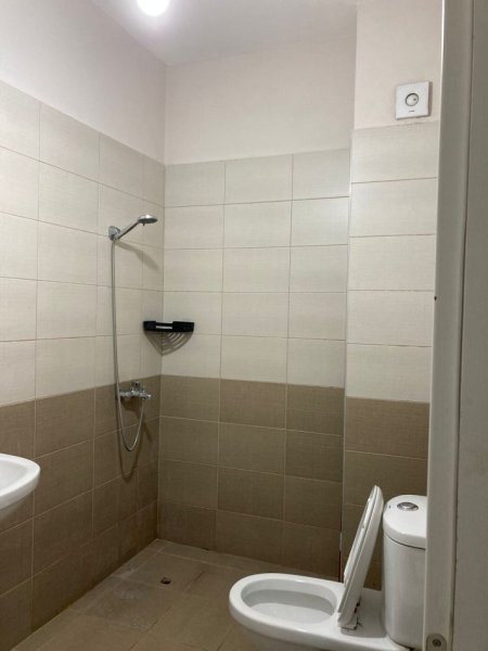 Tirane, jepet me qera apartament 2+1+Ballkon , 130 m² 500 € (Astir)