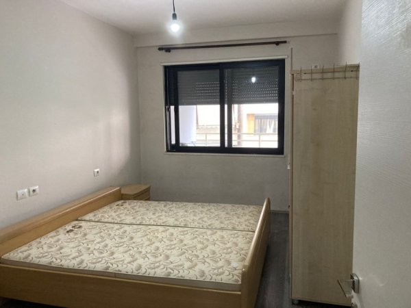 Tirane, jepet me qera apartament 2+1+Ballkon , 130 m² 500 € (Astir)