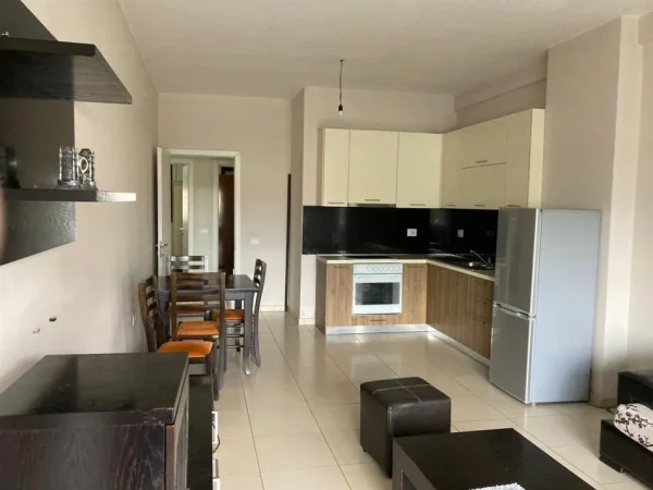 Tirane, jepet me qera apartament 1+1+Aneks+Ballkon Kati 1, 130 m² 500 € (TEodor Keko)