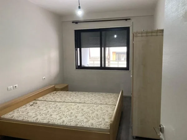 Tirane, jepet me qera apartament 1+1+Aneks+Ballkon Kati 1, 130 m² 500 € (TEodor Keko)
