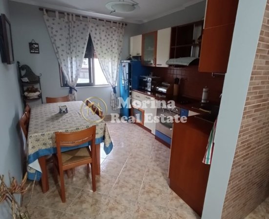 Tirane, jepet me qera apartament 1+1 Kati 4, 96 m² 500 € (Rruga e Durresit)