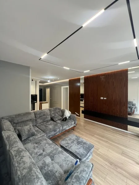 Tirane, jepet me qera apartament 2+1+Ballkon Kati 3, 120 m² 700 € (Rezidenca FZ, Liqeni i Thate)
