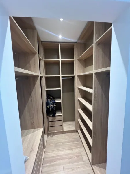 Tirane, jepet me qera apartament 2+1+Ballkon Kati 3, 120 m² 700 € (Rezidenca FZ, Liqeni i Thate)