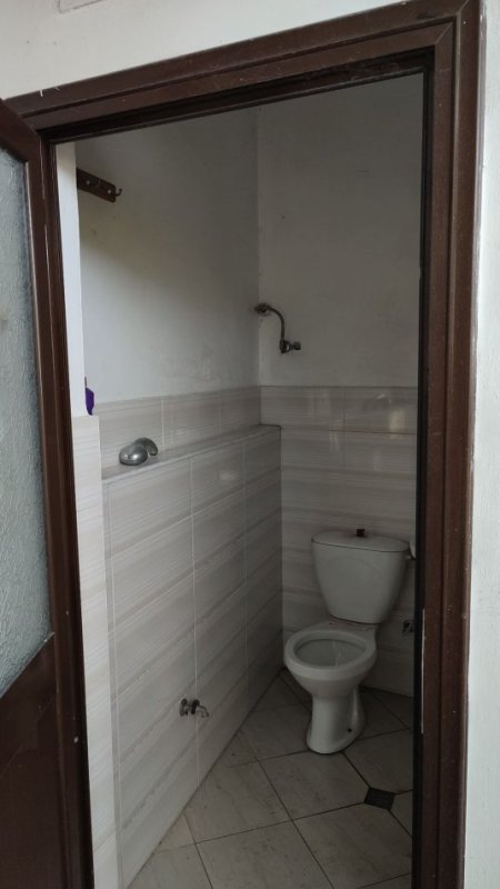 Tirane, jepet me qera magazine Kati 0, 450 m² 1.400 € (Yzberisht)