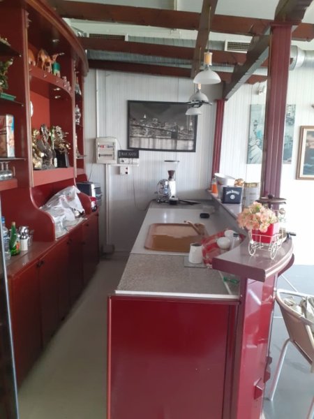 Tirane, jepet me qera magazine Kati 0, 450 m² 1.400 € (Yzberisht)