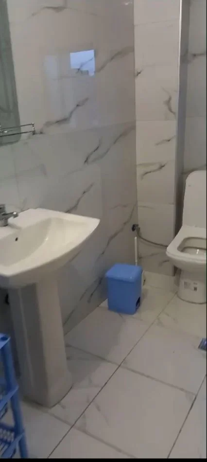 Tirane, jepet me qera apartament 1+1+Ballkon Kati 4, 65 m² 330 € (rruga Bego Hoxha)
