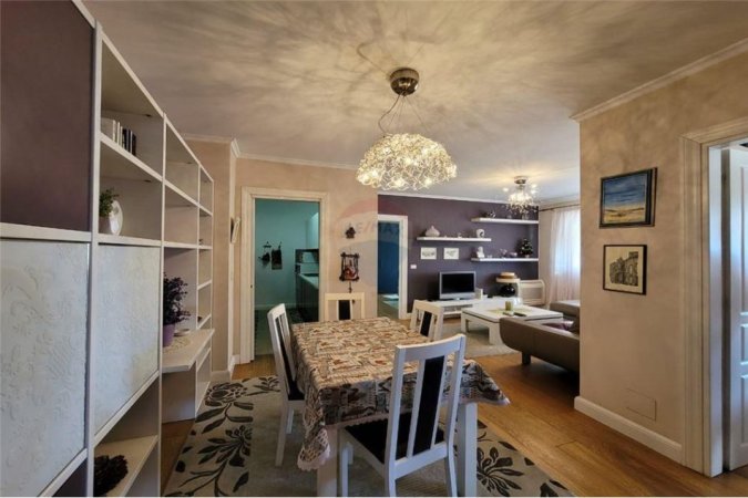 Shqiperi, jepet me qera apartament 2+1 Kati 7, 112 m² 700 € (21 Dhjetori tekj Mozaiku i Tiranes,Rruga Naim Frasheri.)