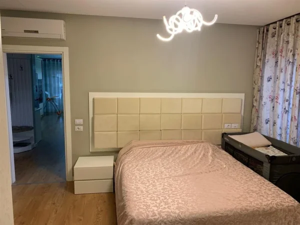 Tirane, jepet me qera apartament 2+1 Kati 5, 115 m² 800 € (Rruga Frosina Plaku)