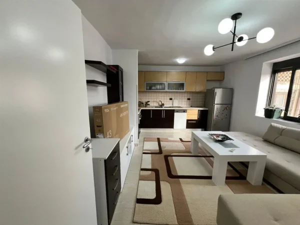 Tirane, jepet me qera apartament 2+1 Kati 3, 75 m² (Bardhyl)