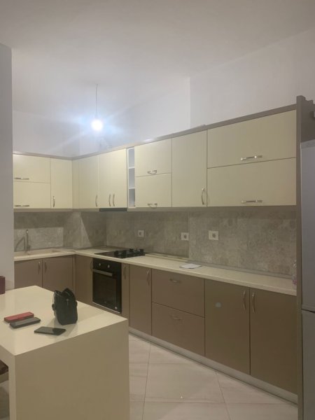 Tirane, jepet me qera apartament 2+1+Ballkon Kati 5, 105 m² 350 € (Astir)