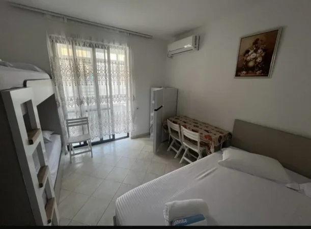 Golem, shitet garsoniere.