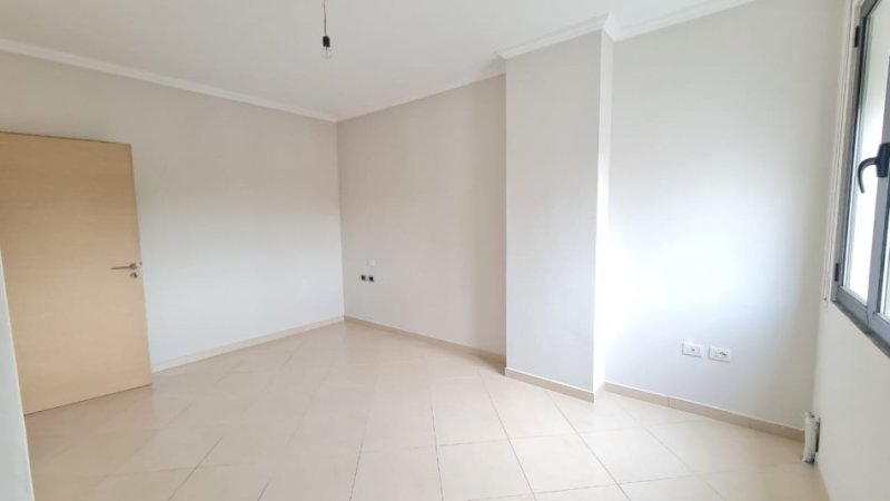 Tirane, Ambient biznesi me qira  Kati 3, 130 m² 800 € (Stadiumi Dinamo)