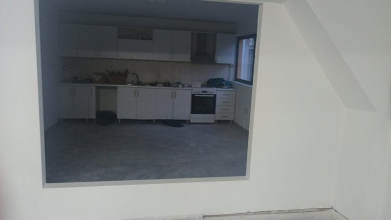 Tirane, jepet me qera magazine Kati 0, 1.400 m² 6.000 € (Autostrada Tirane - Durres)