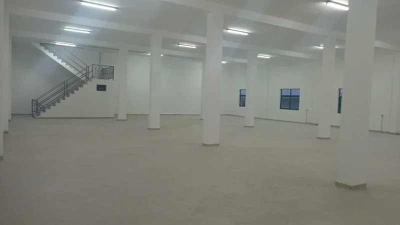 Tirane, jepet me qera magazine Kati 0, 1.400 m² 6.000 € (Autostrada Tr-Dr)