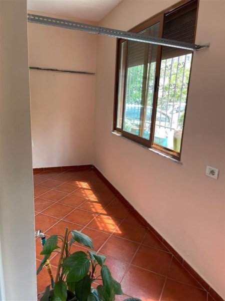 Tirane, jepet me qera apartament 2+1 Kati 1, 75 m² 500 € (Rruga Sulejman Delvina)