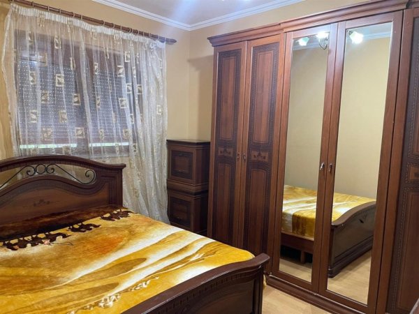 Tirane, jepet me qera apartament 2+1 Kati 1, 75 m² 500 € (Rruga Sulejman Delvina)