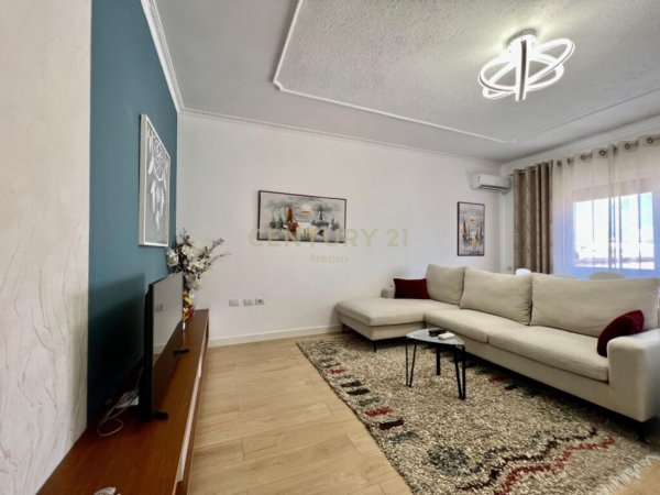 Tirane, shitet apartament 2+1 Kati 6, 100 m² (ish bllok)