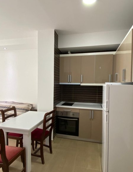Tirane, jepet me qera apartament 1+1 Kati 2, 60 m² 300 € (kopeshti botanik)