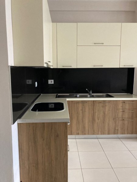 Tirane, jepet me qera 2+1 Kati 1, 130 m² 500 € (Astir)