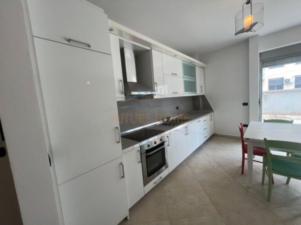 Qera, Apartament 2+1+2 me verande Bllok , Tiranë.