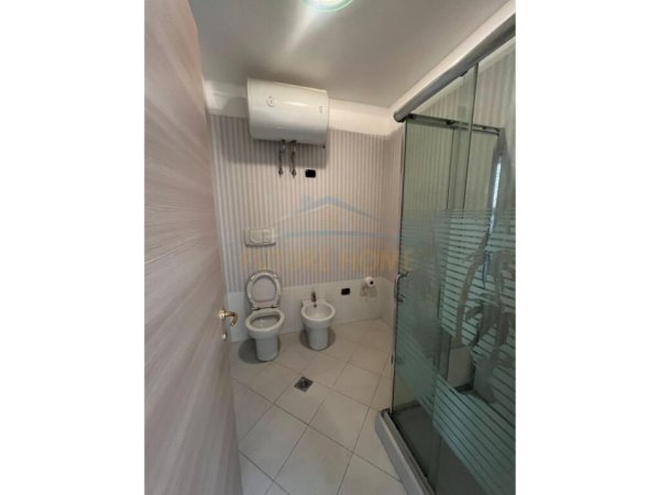 Qera, Apartament 2+1+2 me verande Bllok , Tiranë.