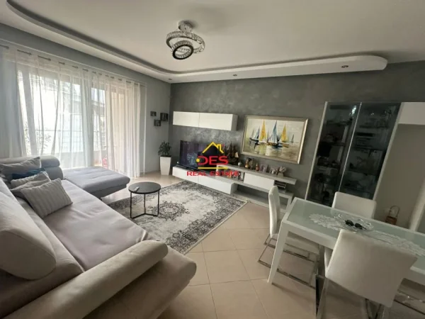 Vlore, shitet apartament 2+1 Kati 7, 300.000 € (Rruga Murat Terbaci)
