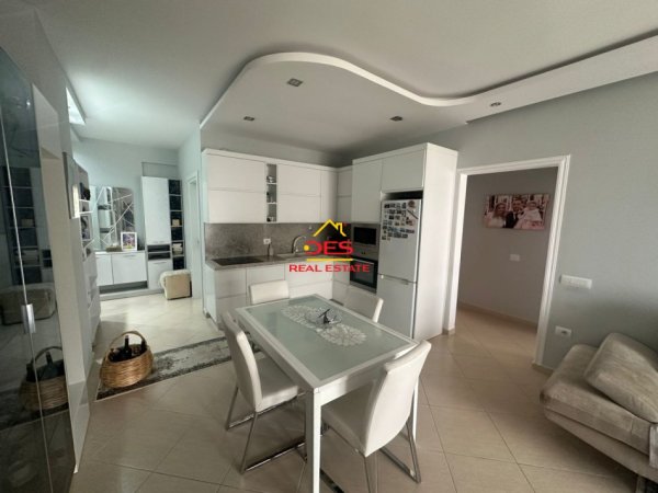 Vlore, shitet apartament 2+1 Kati 7, 300.000 € (Rruga Murat Terbaci)