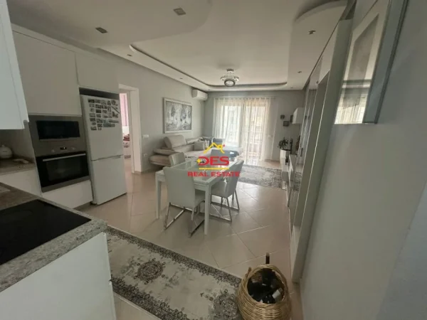 Vlore, shitet apartament 2+1 Kati 7, 300.000 € (Rruga Murat Terbaci)
