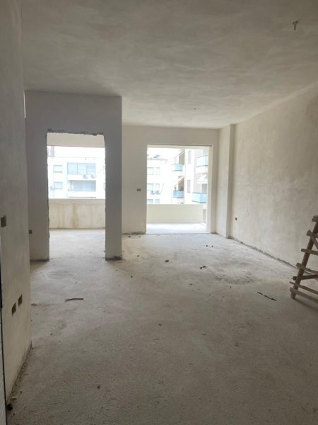 Vlore ,Apartament 1+1 per shitje, Kati 7, 65 m² 125.000 € (Lungo Mare)