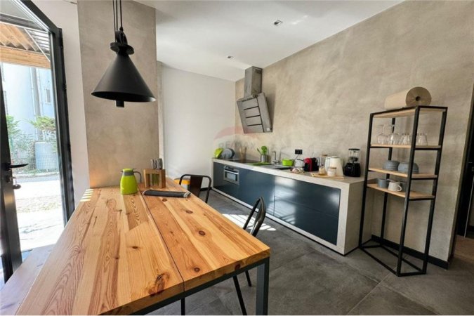 Shqiperi, shitet apartament 1+1 , 76 m² 220.000 € (Qerret)