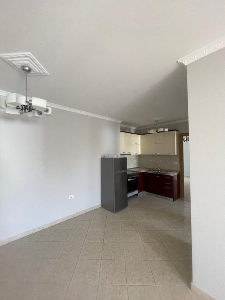 Tirane, jepet me qera apartament 2+1+Ballkon Kati 3, 100 m² 400 € (rruga Kastriotet)