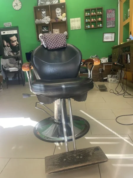 Tirane, shes Karrige berberi 300 €