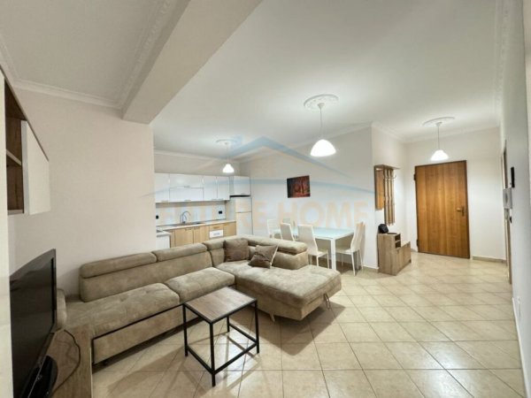 Tirane, jepet me qera apartament 1+1 Kati 8, 69 m² 370 € (Unaza e Re)