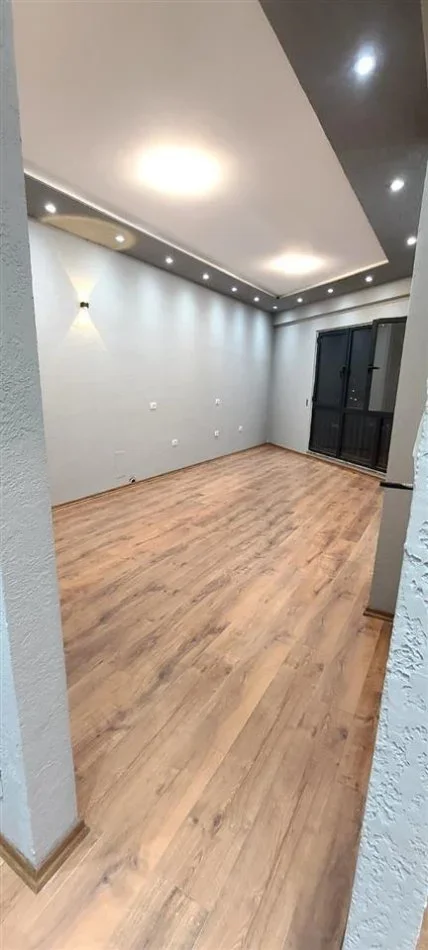 Tirane, jepet me qera apartament 2+1+Ballkon Kati 7, 83 m² 400 € (rruga Teodor Keko)