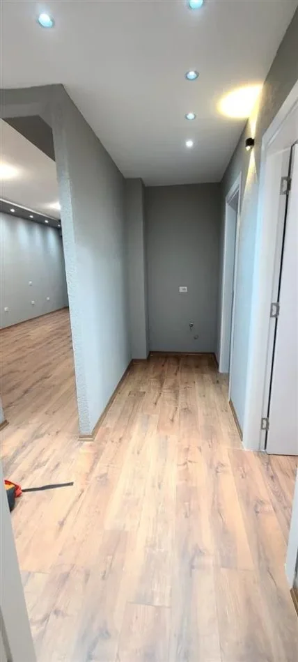 Tirane, jepet me qera apartament 2+1+Ballkon Kati 7, 83 m² 400 € (rruga Teodor Keko)
