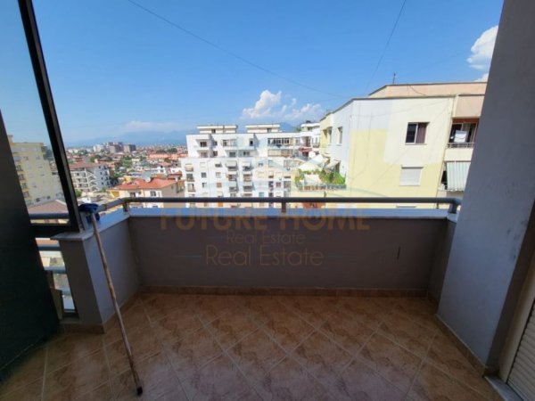 Tirane, jepet me qera apartament 1+1+Ballkon Kati 7, 60 m² 350 € (Unaza e Re)