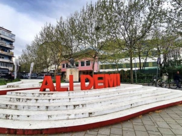 Tirane, shitet ambjent biznesi Kati 0, 19 m² 64.000 € (Ali Demi)